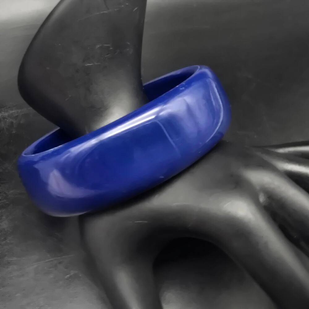 Navy Blue Plastic Bangle Bracelet Vintage 1980s Costume Jewelry